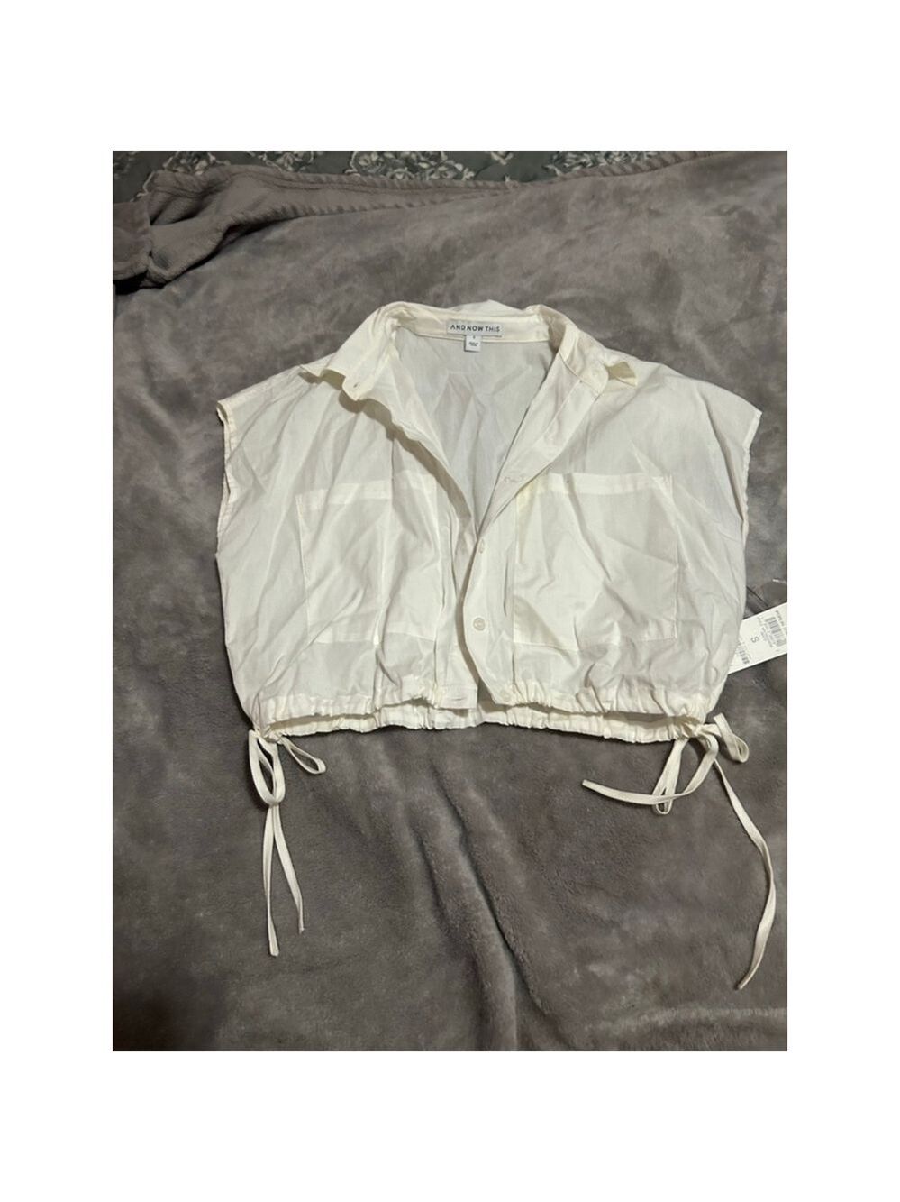 Women's AND NOW THIS cropped White Button Down Shirt